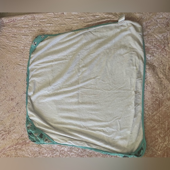 Posh peanut gamer hooded towel used a few times - Picture 3 of 4